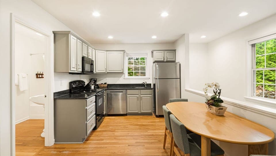 Bent Creek- Prepare meals with ease—cookware, utensils, and everything you need for a comfortable stay.