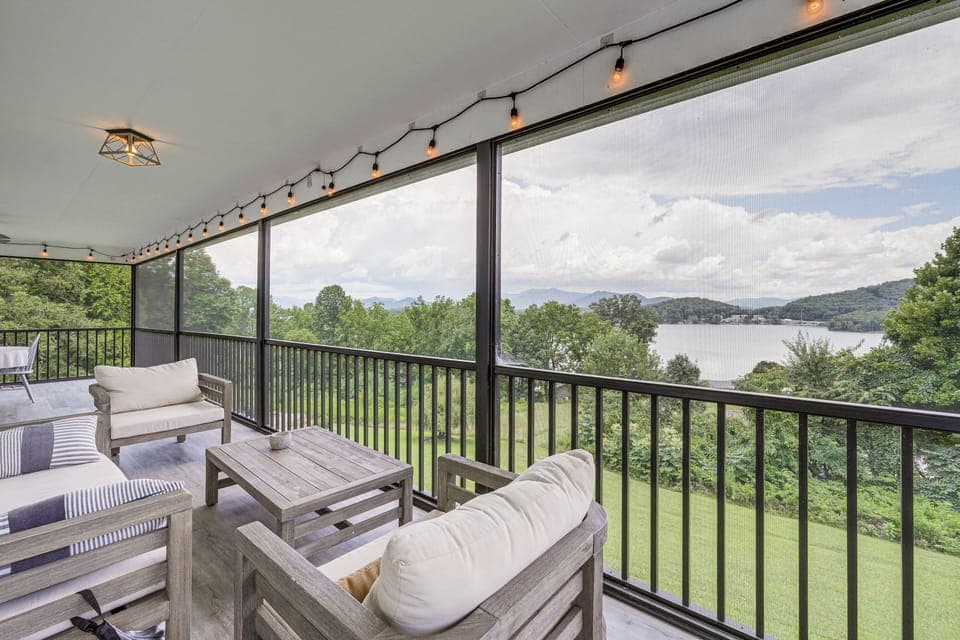 Young Harris Vacation Rental | 3BR | 2BA | 2,000 Sq Ft | 2 Steps to Enter