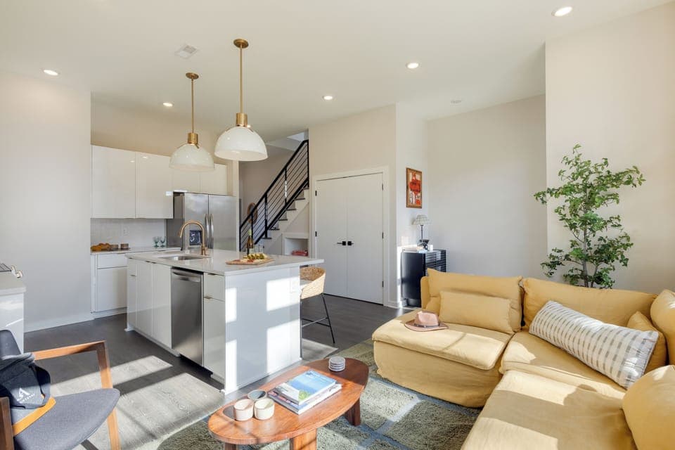 Open floor plan. (98 Degrees)