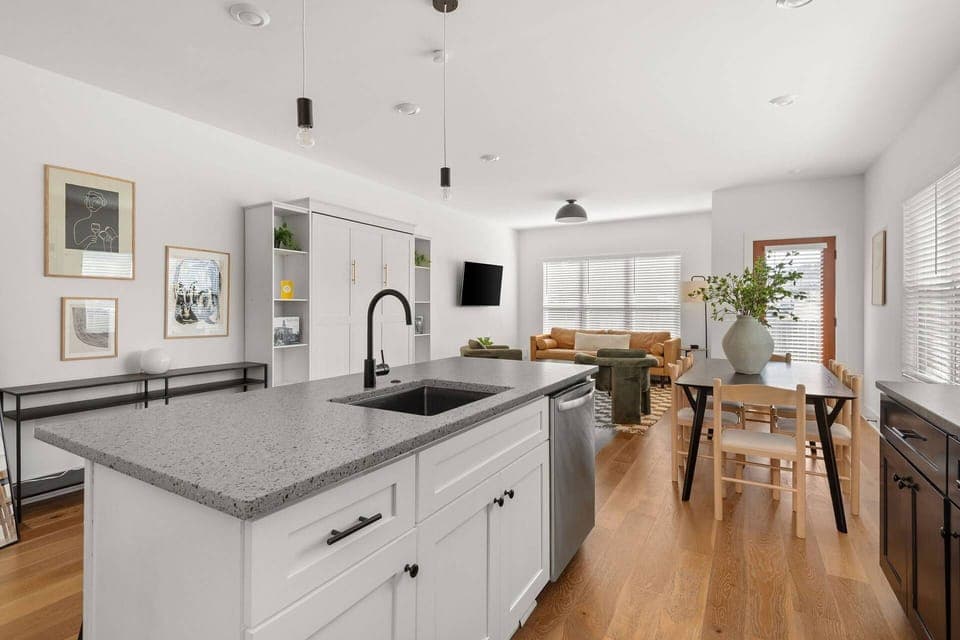 Fully Stocked Kitchen – Cook, Sip & Gather