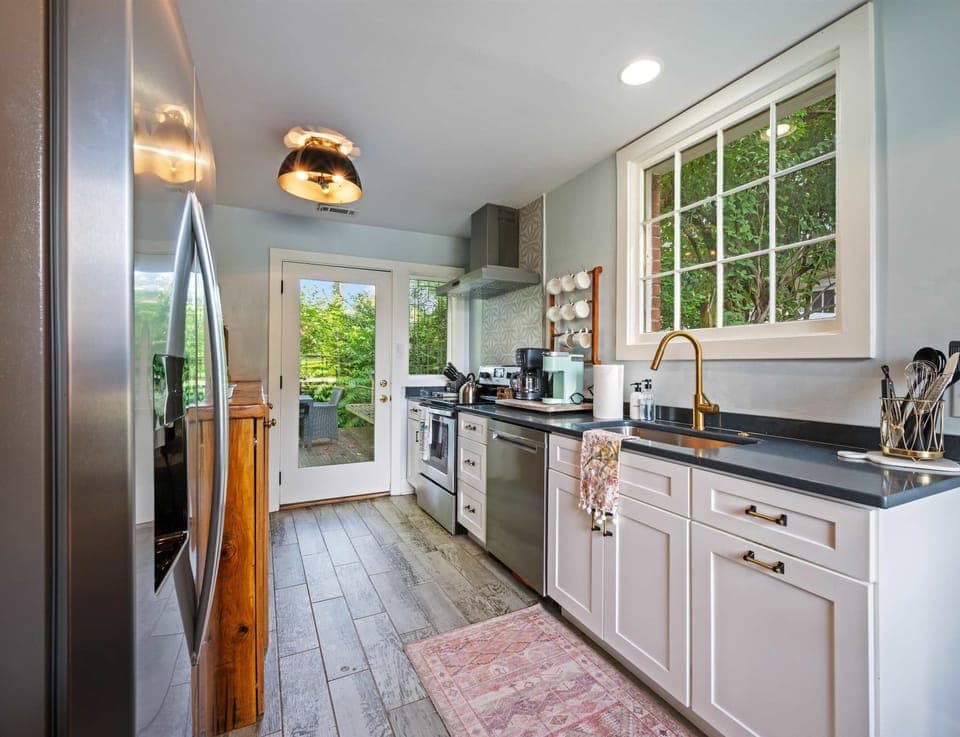 Fully equipped kitchen