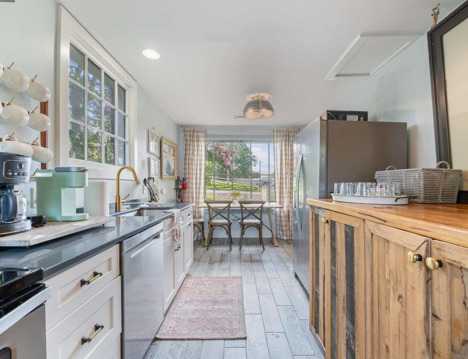 Fully equipped kitchen