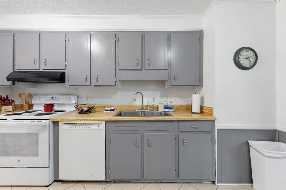 Indoors, Kitchen, Sink, Sink Faucet, Bathtub