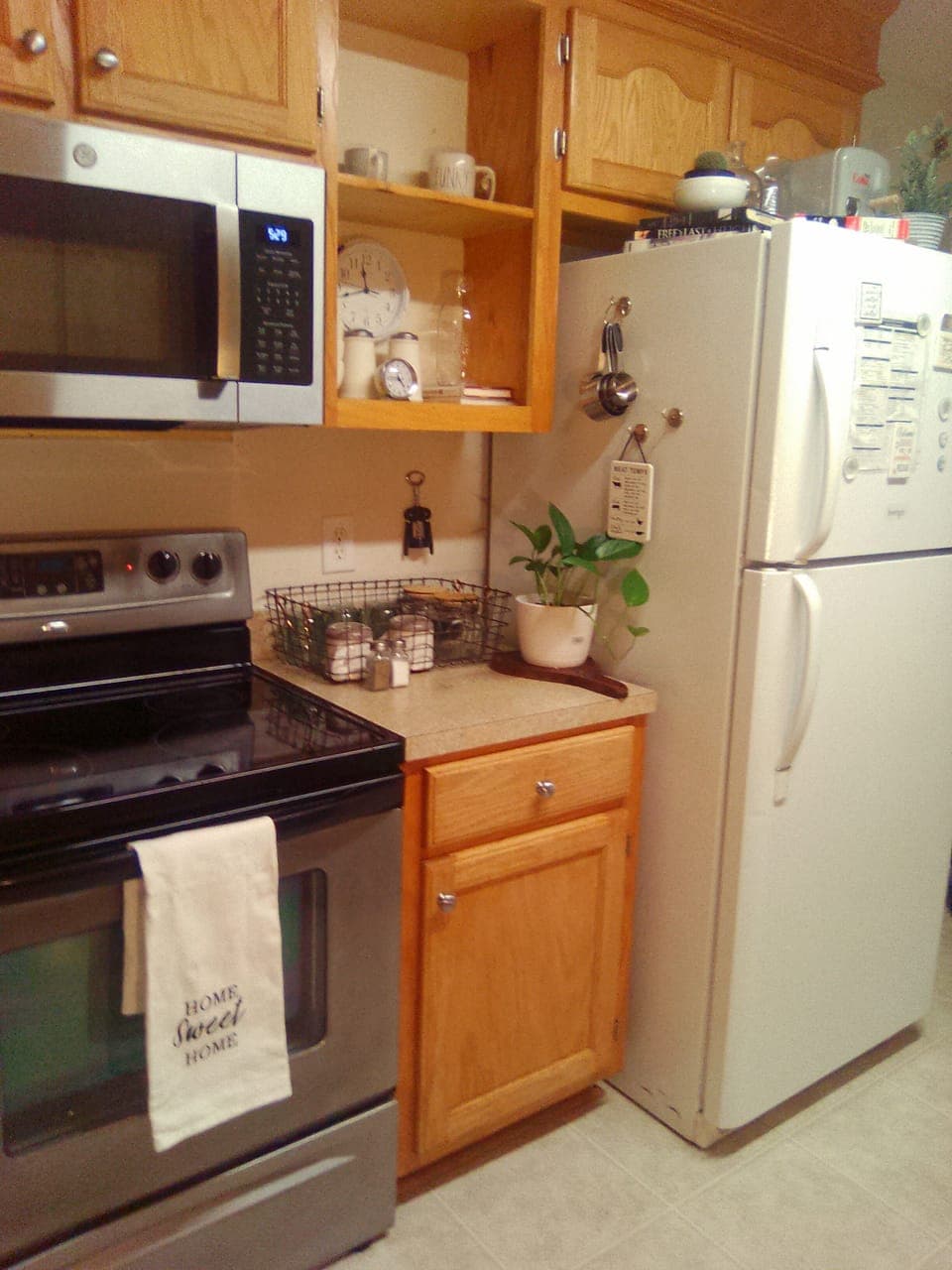 Full capacity kitchen with all the bells & whistles 