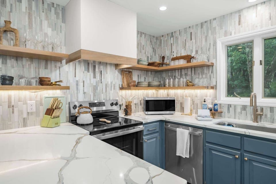 Prepare your favorite meals in the fully equipped kitchen.