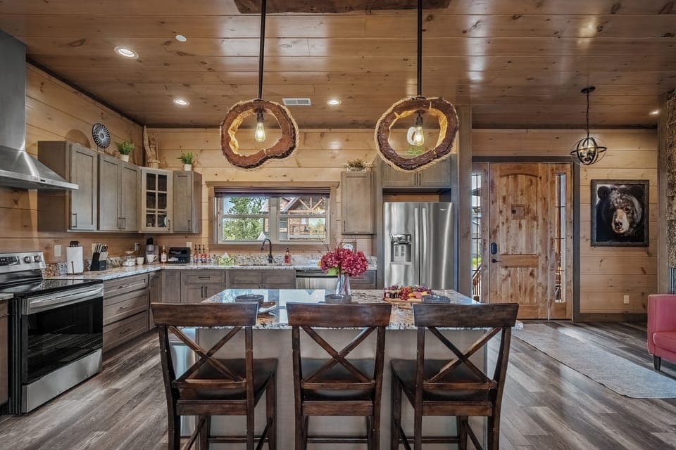 Fully stocked kitchen + island views