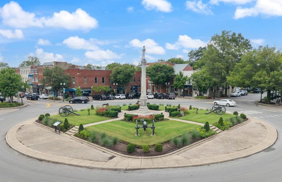 2 min to Downtown Franklin