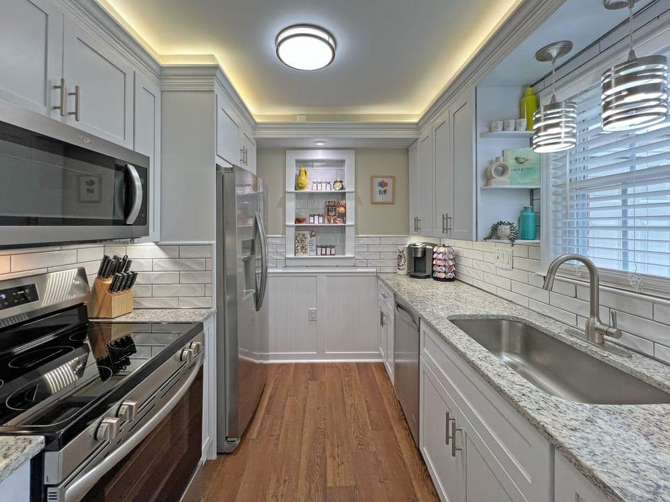 Full suite of appliances, granite counters, fully stocked kitchen essentials