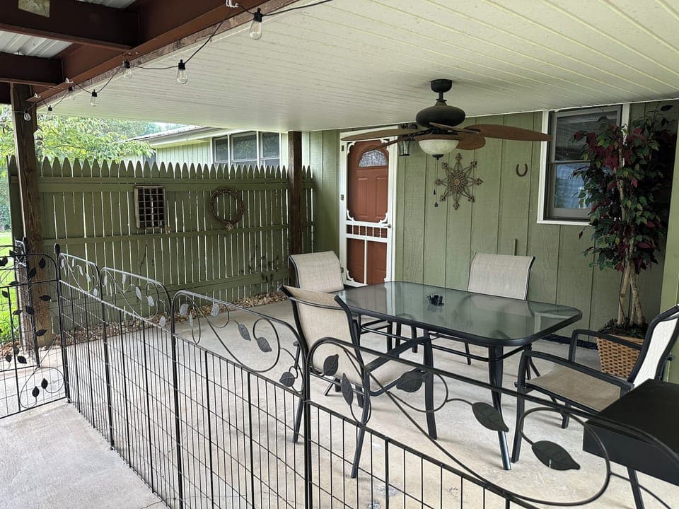 Outdoor dining