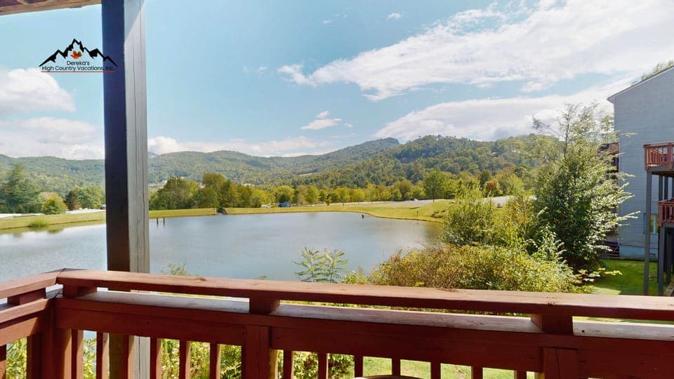 14 Lower Lakeside King Bedroom Private Deck