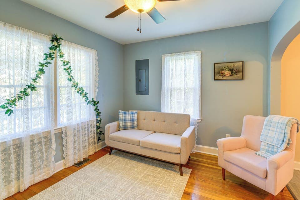Jonesborough Vacation Rental | 1BR | 1BA | 750 Sq Ft | 2 Steps to Enter