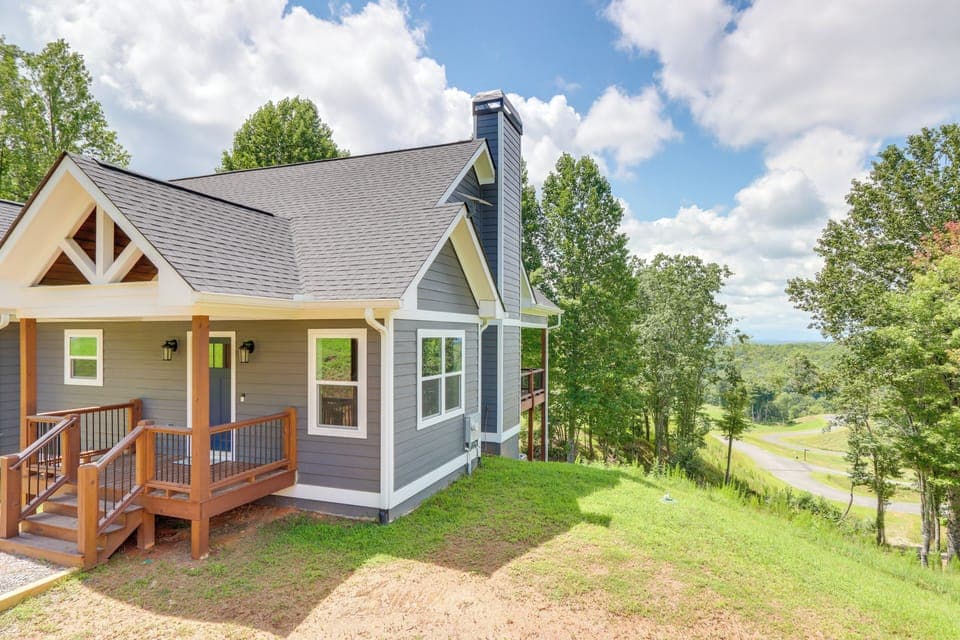 Morganton Vacation Rental | 4BR | 3BR | Steps Required | 2,900 Sq Ft