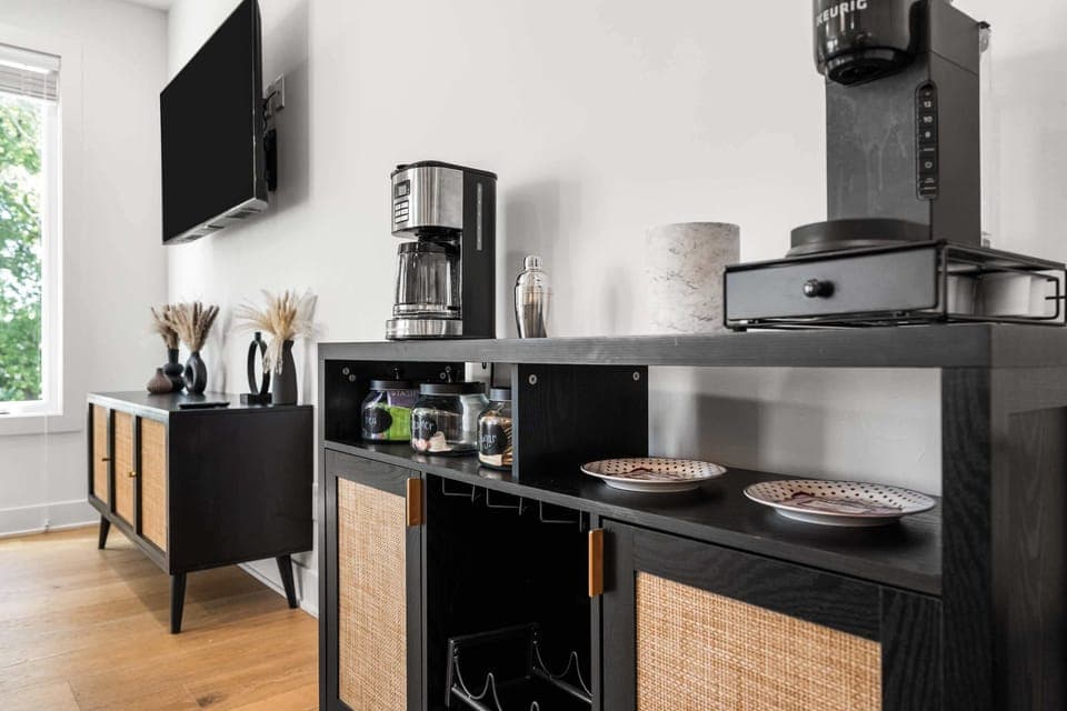 Coffee+ tea bar w/Keurig and drip coffee maker