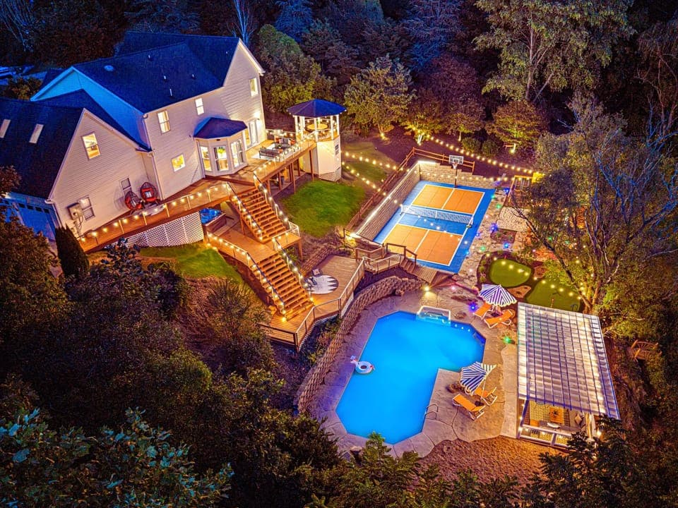 Your Private Pool Paradise!