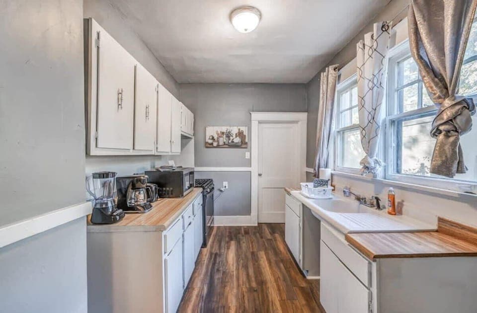 Kitchen amenities