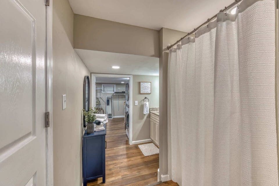 Full Bathroom #2