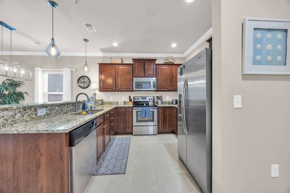 Fully stocked kitchen to cook delicious meals on vacation!