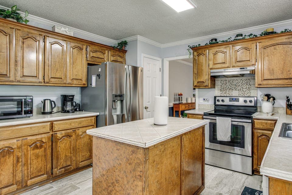 Well-Equipped Kitchen | Dishwasher | Cooking Basics
