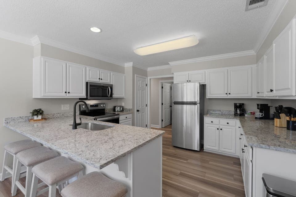 Fully Stocked Kitchen.  Drip Coffee & Keurig.  All New Appliances.