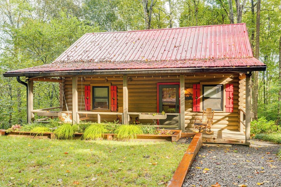 Cleveland Vacation Rental | 2BR | 1BA | 1 Step Required | 900 Sq Ft