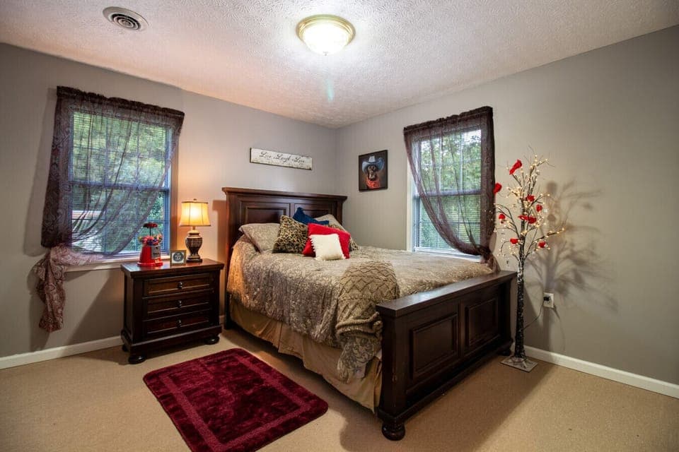 Bedroom 2 Queen Bed