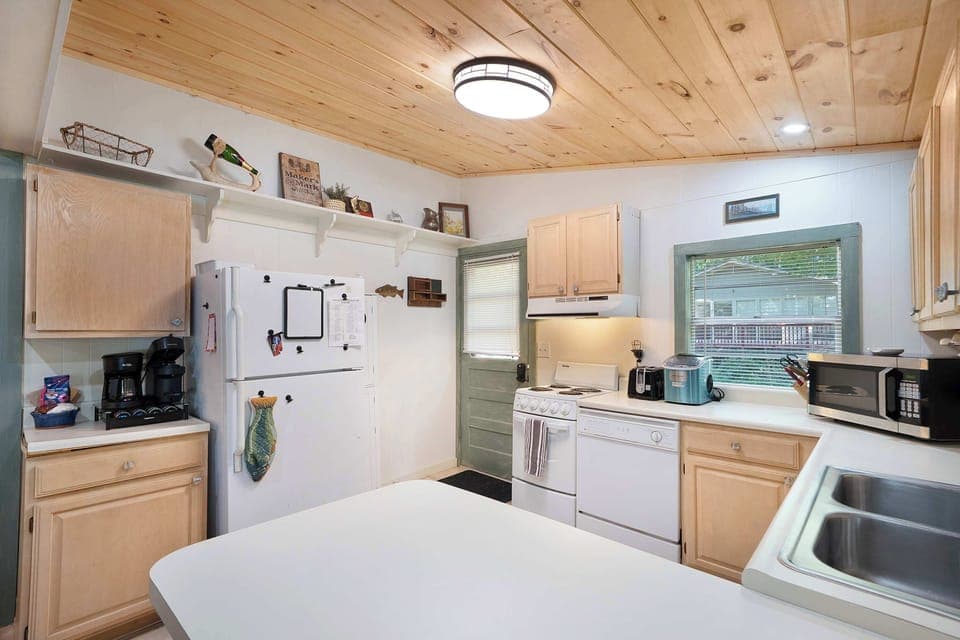 Full Kitchen 