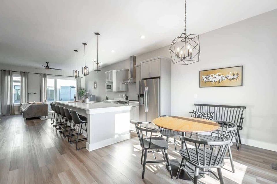 Kitchen/ Dining Area