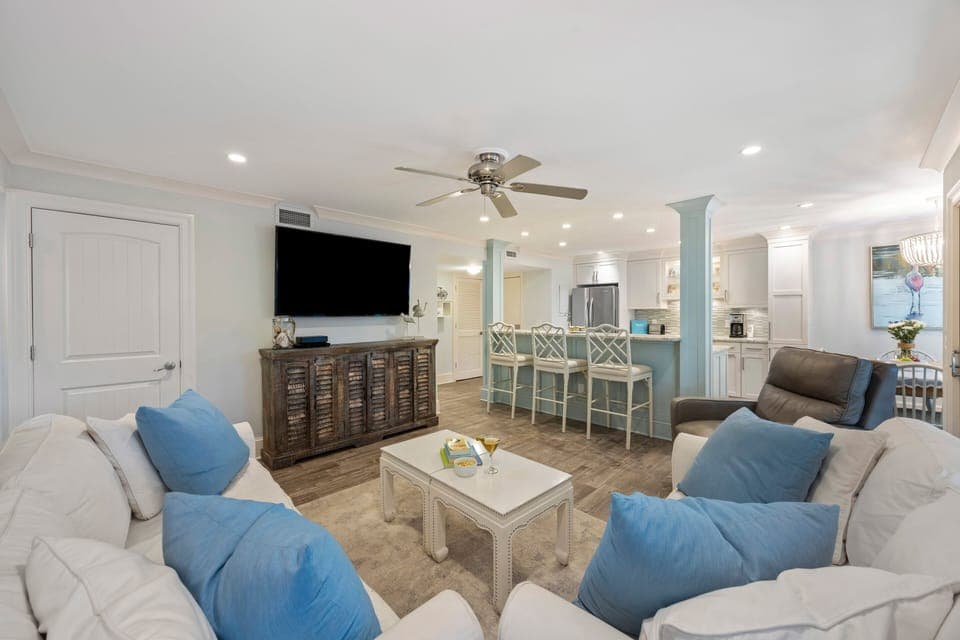 Welcome to 4765 Tennis Club Villa!
