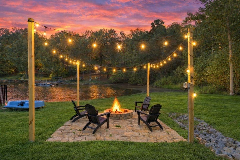 Welcome to Lakemore. Enjoy making memories & s'mores in the lakeside fire pit!