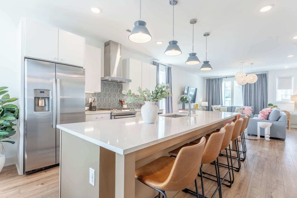 Step into this chic kitchen and imagine your culinary creations coming to life! Perfect for gathering and entertaining, this spacious area is ideal for Nashville Vacation Homes by Misfit Homes. Reserve your stay today and make unforgettable memories!