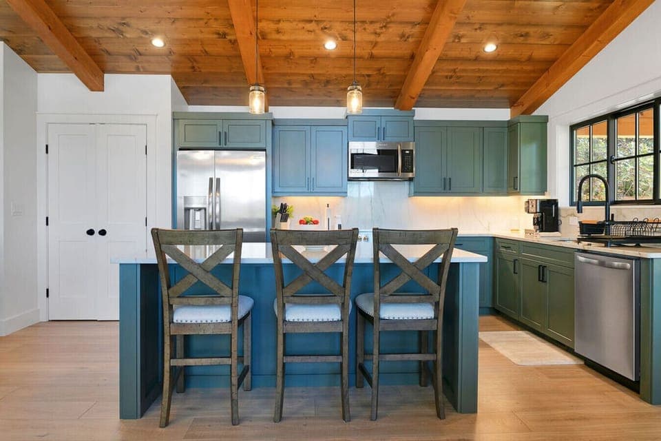 Kitchen bar area
