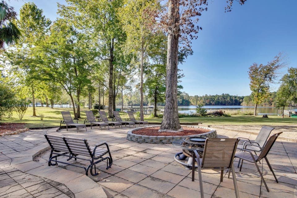 Leesville Vacation Rental | 3BR | 3.5BA | Steps Required | 4,000 Sq Ft