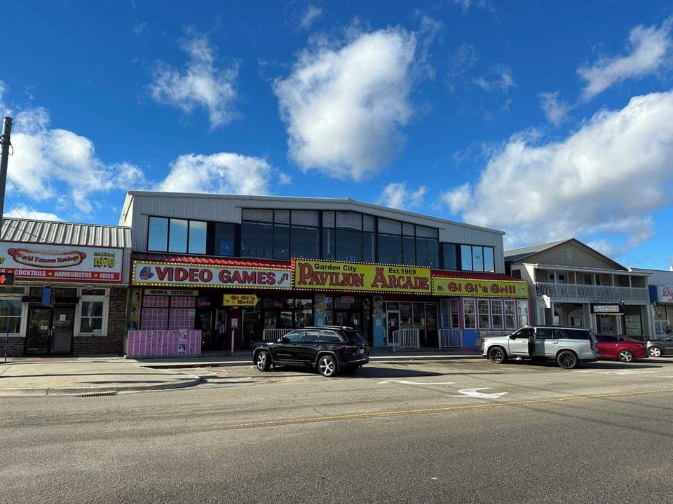 Garden City Pavilion I GiGi's Grill I Arcade I