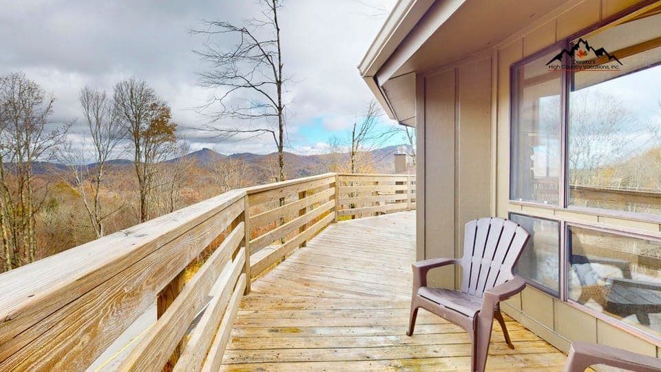 1 Deck Seating Area