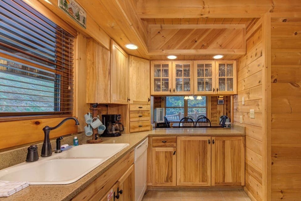 Raccoon Heaven's fully-equipped kitchen
