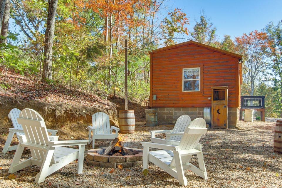 Cosby Vacation Rental | Studio | 1BA | Steps to Enter | 504 Sq Ft