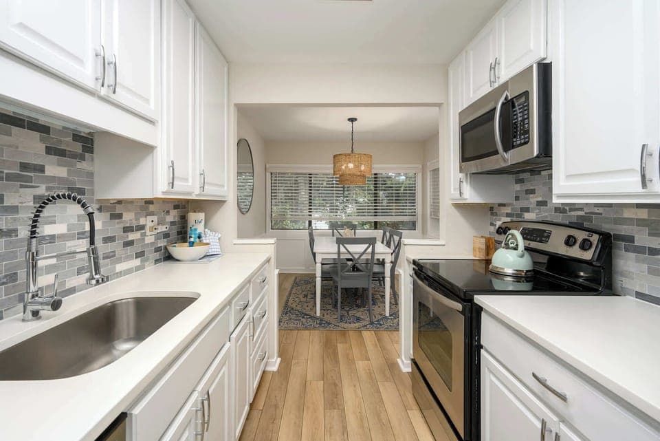 Bright, Modern Galley Kitchen with Full Appliances & Dishwasher