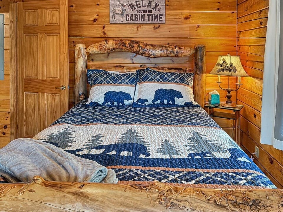 Queen Bedroom 2.3