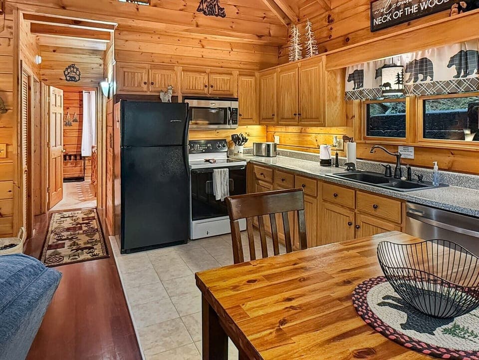 Dining Area & Kitchen