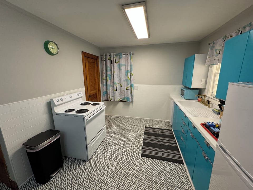 Refurbished kitchen with one of a kind local artists mural of local landmarks!