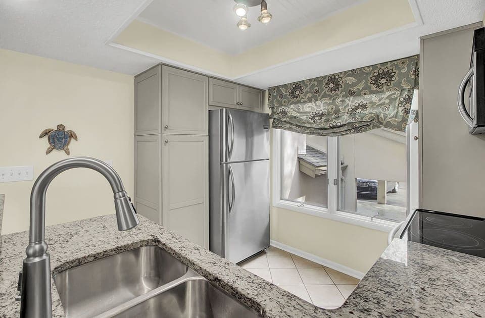 Functional design meets stylish finishes. (401 Yacht)