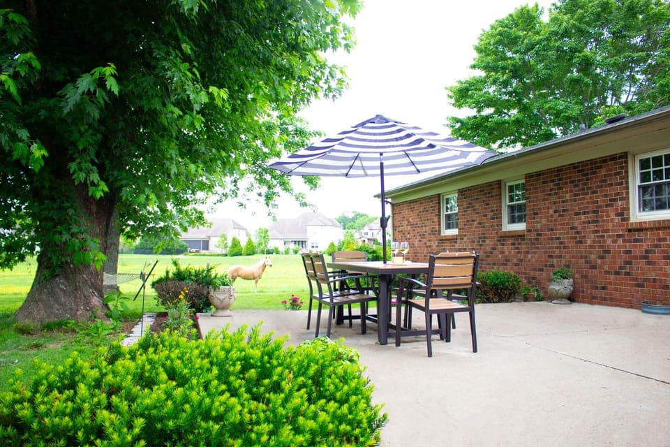 Outdoor dining