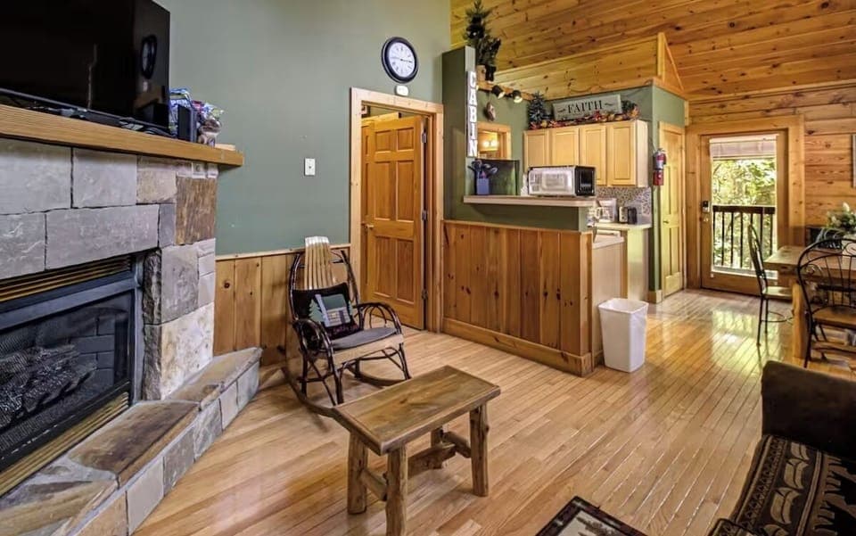 Main Level Livingroom