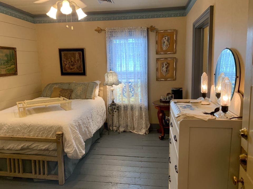 NEW PHOTO COMING SOON! Queen size canopy bed.