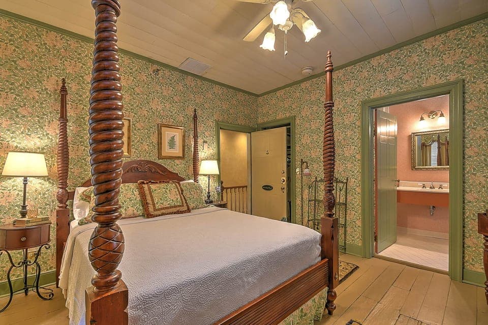 Beautiful 4 post luxury queen bed