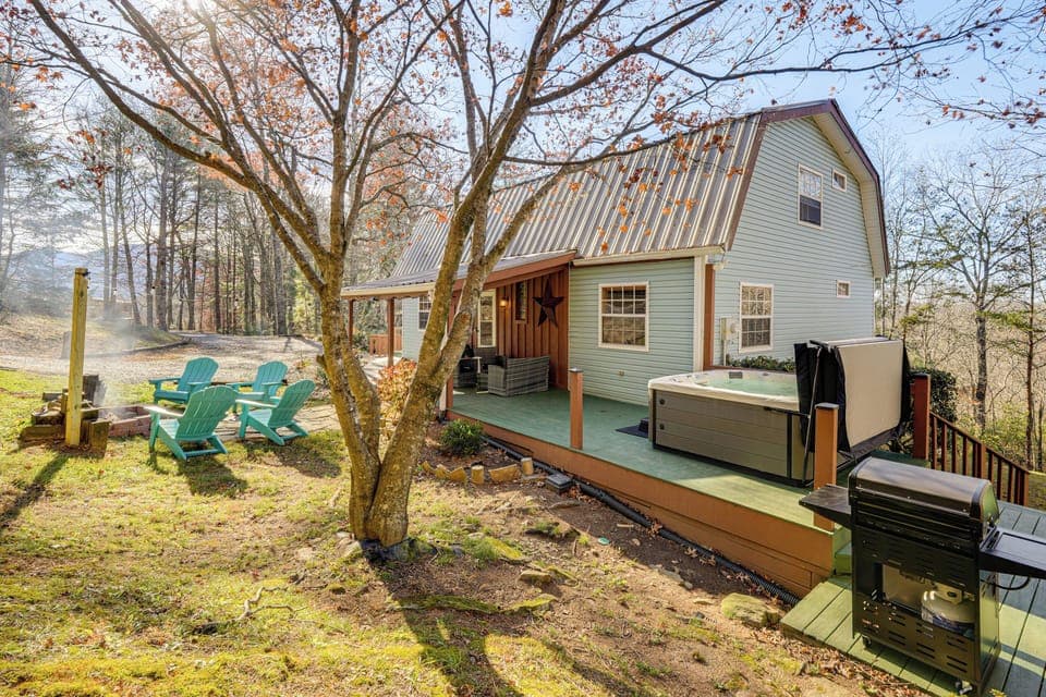 Blairsville Vacation Rental | 4BR | 3BA | 1 Step to Enter | 3,000 Sq Ft