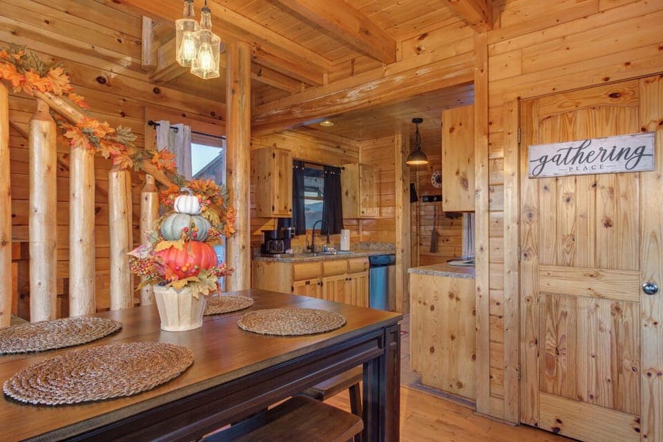 Tennessee Whiskey's inviting dining area