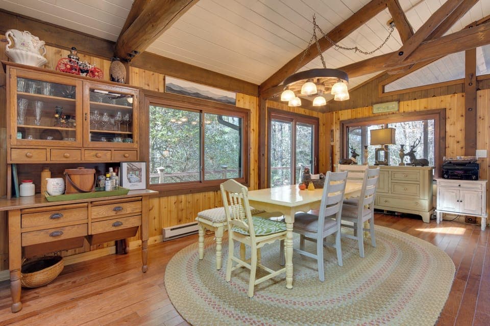 Dining Table | Dishware & Flatware | Main Floor
