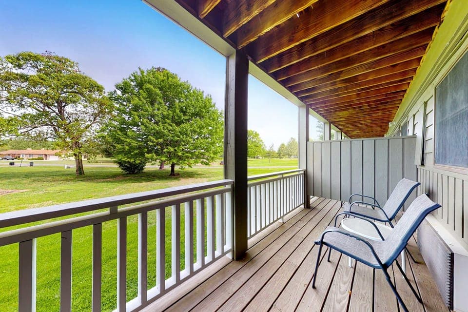 Covered balcony with lounge chairs and peaceful green views. Ideal for morning coffee, sunset relax, and fresh-air vibes. Quiet retreat near nature trails, and local attractions.