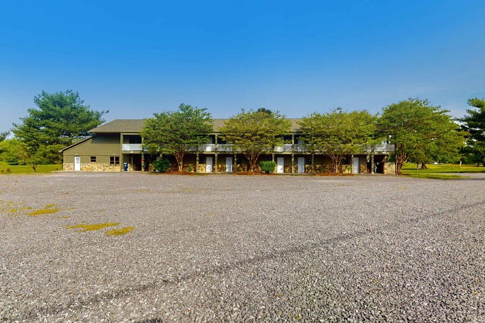 Large on-site parking with easy access to your unit and shared resort amenities. Simple arrival, quick unloading, and convenient stays. Perfect for families, groups, and extended stays.